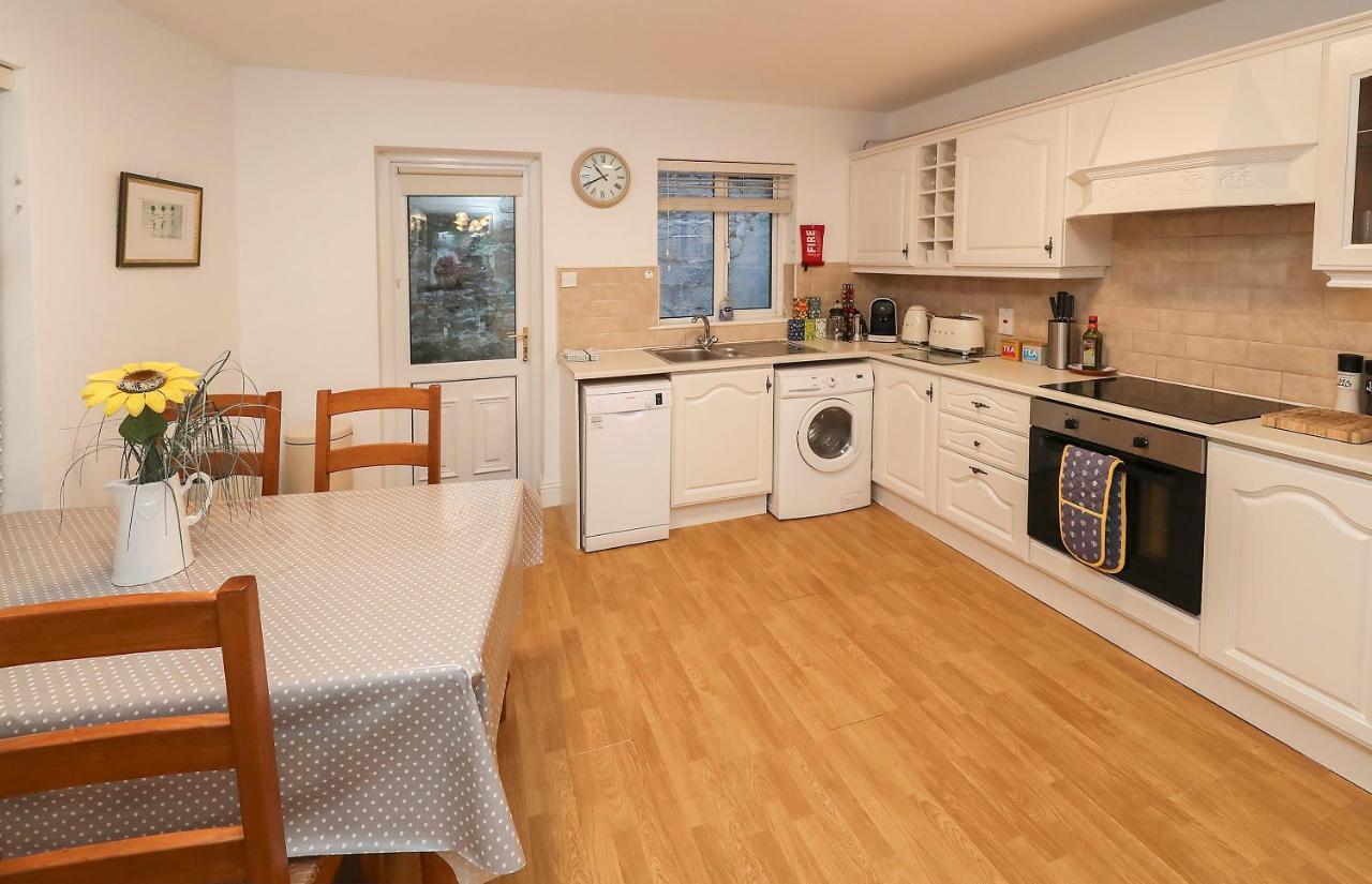 Two Bedroom Townhouse In The Heart Of Dungarvan Dungarvan  Dış mekan fotoğraf
